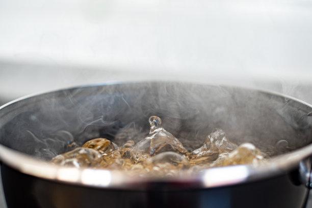 锅里的开水图片下载