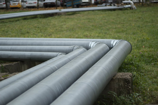 钢管。城市输水管道。金属概要文件。图片下载