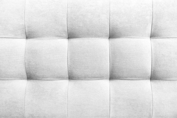 白色麂皮皮革背景，经典的格子图案家具，墙壁，床头板图片下载