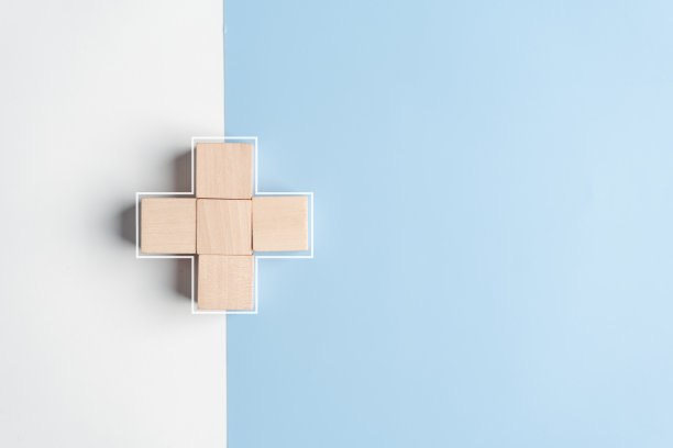 健康保险概念。手握加和保健医疗图标，健康和获得福利的健康概念。图片下载