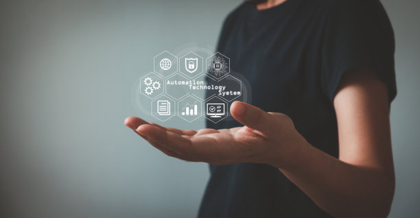 自动化软件技术过程系统业务概念。女商人展示现代自动化工具来增加利润和生产力。业务工作流和流程的自动化。图片下载