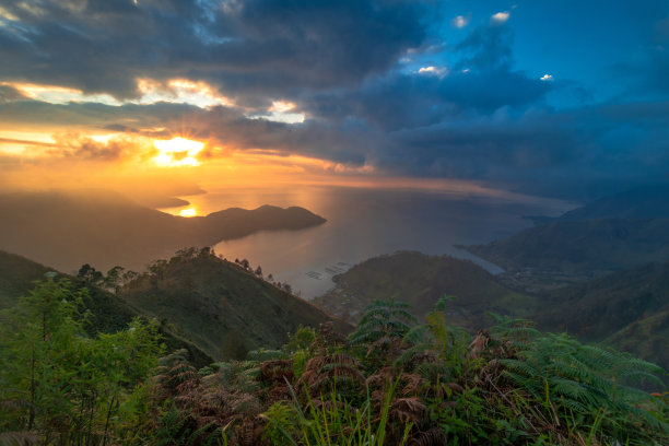 印度尼西亚北苏门答腊岛多巴湖美丽的早晨图片下载