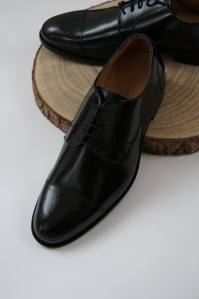 黑色男士鞋是一种优雅的鞋类图片下载