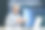 成熟的微笑商人录制音频播客关于金融和战略取得所有和良好的成就，白发男子在办公室使用专业麦克风和笔记本电脑图片下载
