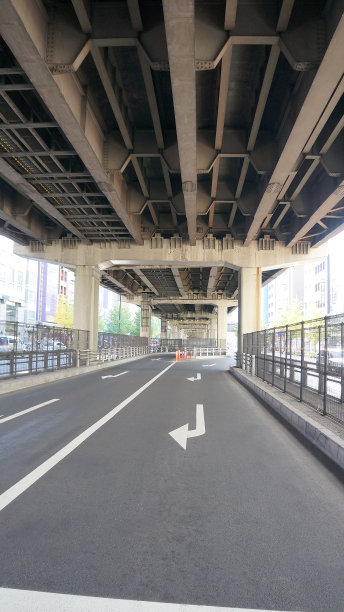 桥下的交通道路-资料照片图片下载