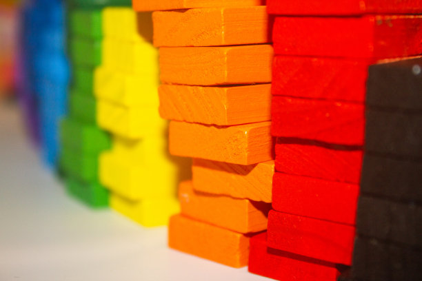 堆叠多米诺骨牌图片下载