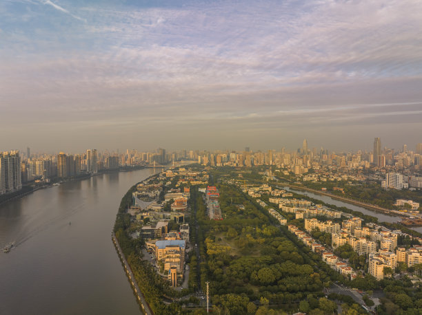 中国广州夜间全景天际线的航拍照片图片下载