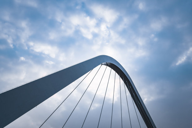 阳光下的桥图片下载