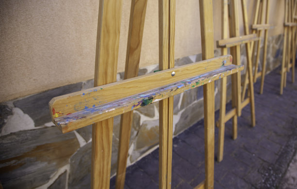 绘画用的木制画架图片下载