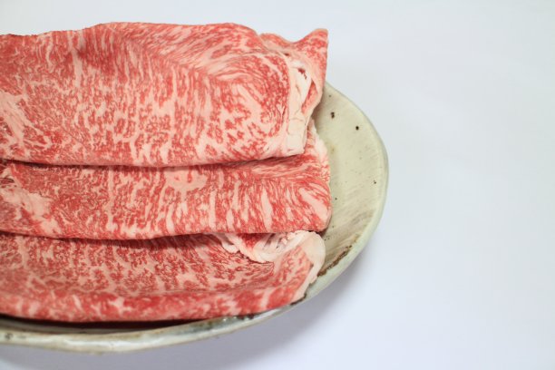 盘子里的日本黑牛肉图片下载