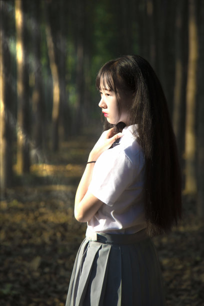 穿制服的女孩图片下载