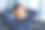 一个冷静的亚洲男人坐在办公室的椅子上，身体向后靠，双手放在脑后。休息图片下载