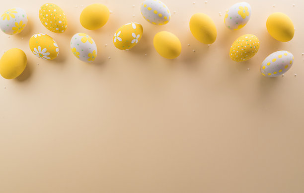 复活节快乐!色彩鲜艳的复活节彩蛋。复活节庆祝时间的问候和礼物的装饰概念。图片下载