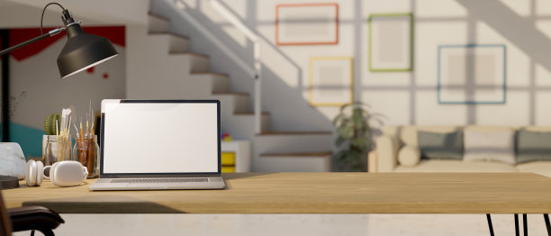 特写，工作区，笔记本电脑模型，耳机，绘画工具，台灯和复制空间图片下载