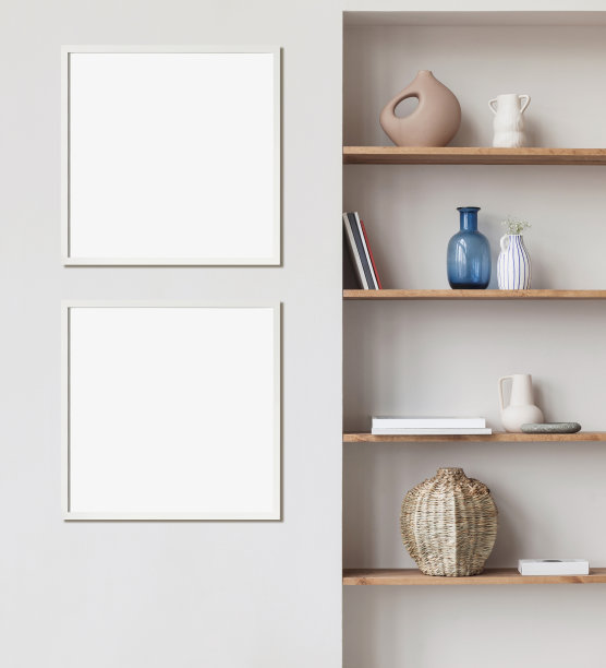 墙上挂着两个白色的空白相框。室内设计中的艺术品模型。广场方向图片下载