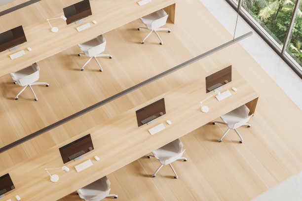 顶视图的轻质工作空间内部与pc电脑和窗口图片下载