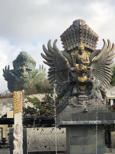 狼胡子雕像图片下载