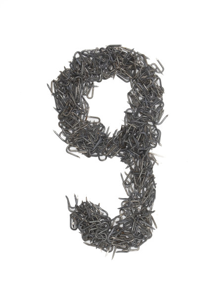 艺术小写字母g由钢订书钉孤立在白色背景上写，字体，类型风格图片下载