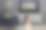 女人在家里看电视时用遥控器换频道，特写图片下载