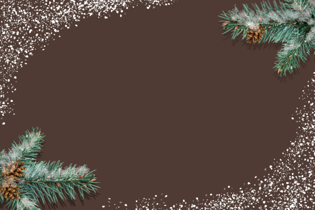 背景圣诞或新年卡与冷杉树枝和雪在棕色背景与复制空间图片下载