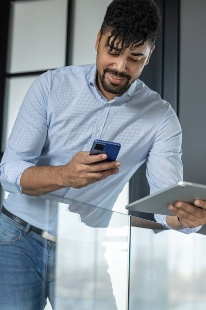 年轻的非洲商人图片下载