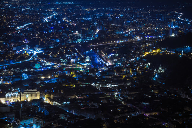 从Mtatsminda公园拍摄第比利斯城市的夜晚图片下载