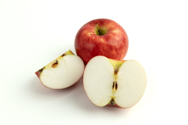 整个苹果和切片单独放在白色背景上图片下载