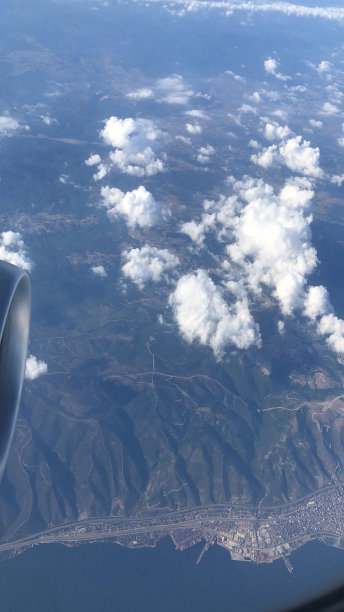 飞机窗外的风景图片下载