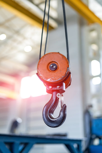 工业用强力吊钩起重机。工程机械强。图片下载