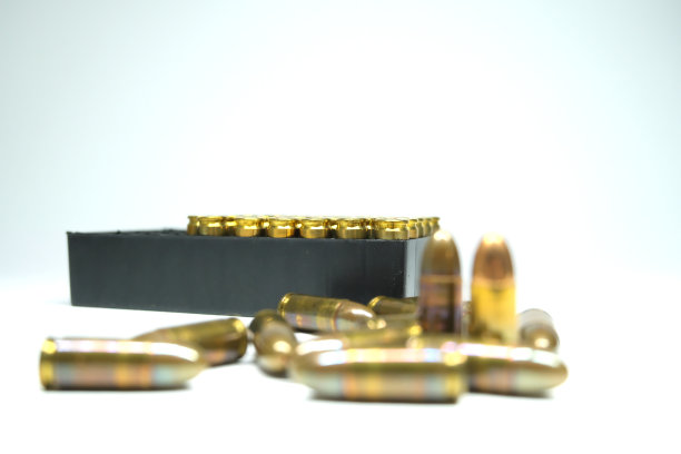 这里有弹药和弹药箱。图片下载