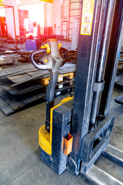 仓储物流。工厂工业运输车。图片下载