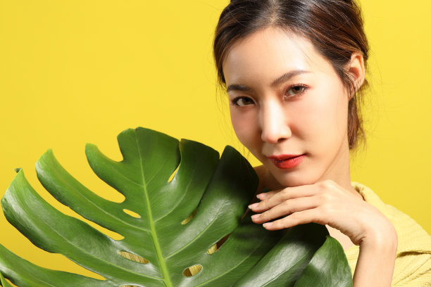 黄色美女图片下载