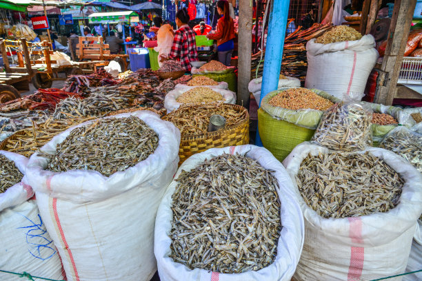 传统亚洲鱼市图片下载