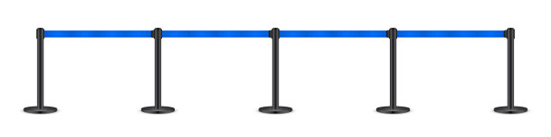 现实的蓝色可伸缩皮带支柱。人群控制隔离带。队列。限制边界和危险胶带。注意，警告标志。矢量图图片下载