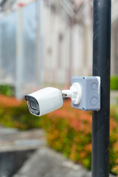 室外闭路电视摄像头，线杆上安防系统摄像头。图片下载