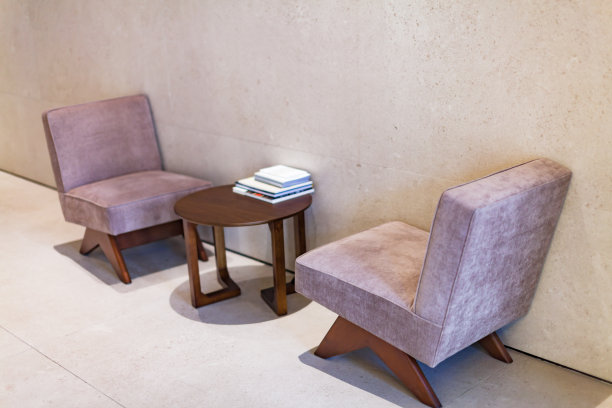 大厅内未使用的座位区图片下载