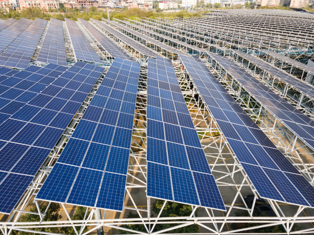 太阳能电池板的鸟瞰图图片下载