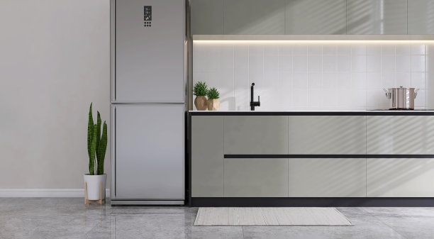 现代，豪华的厨房，带水槽，感应灶台，橱柜，冰箱，大理石瓷砖地板上的植物，阳光从百叶窗照射进来图片下载