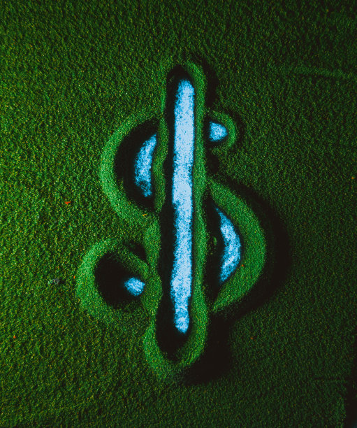 在绿沙中手绘美元货币符号。图片下载