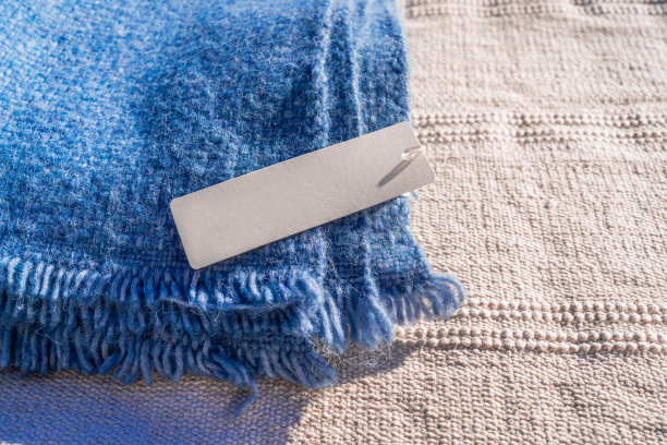 温暖舒适的冬季围巾与流苏。复制空间，概念秋冬，产品来自天然羊毛、羊绒。图片下载