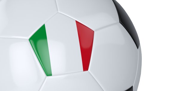 白色足球，白色背景，意大利国旗。孤立。关闭了。3 d演示。图片下载