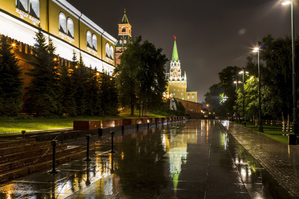 雨夜的克里姆林宫和红场图片下载