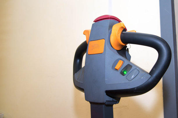 工厂升降机和移动部件叉车的显示和面板控制的俯视图图片下载