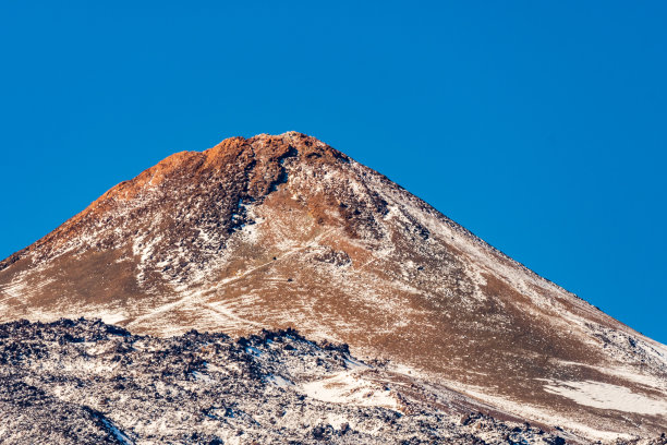 泰德国家公园内的泰德火山山顶和积雪。图片下载