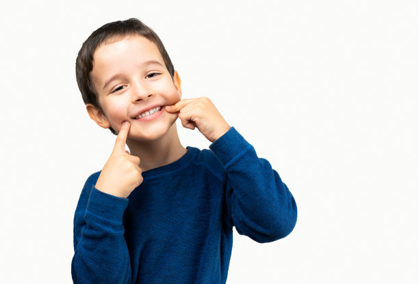 孩子笑着，牙齿很健康图片下载