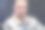 一个穿着牛仔夹克的年轻男子的肖像，直直地看着相机，雾霾缭绕，工作室拍摄图片下载