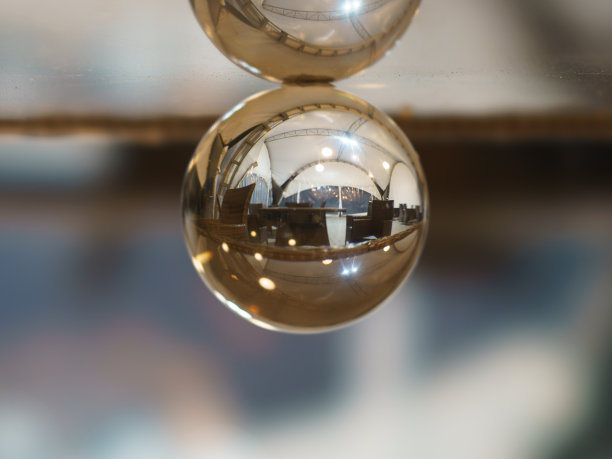 水晶球里面的咖啡馆外面图片下载