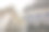 典型的复古葡萄牙立面与白色窗户图片下载