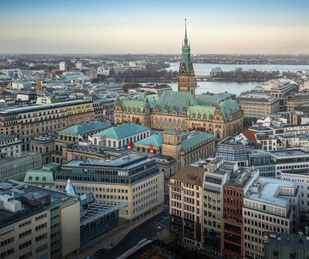 汉堡与汉堡市政厅鸟瞰图-汉堡，德国图片下载