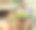 顾客，植物购物和花卉选择与小企业主或工人在苗圃和园艺店友好的服务。女人和男人在生态零售店谈论花园的植物图片下载